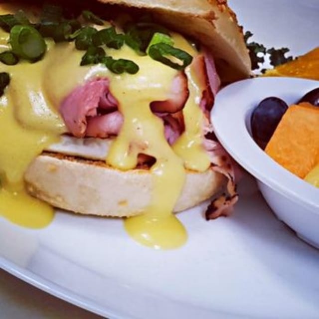 Ham Classic Benedict.